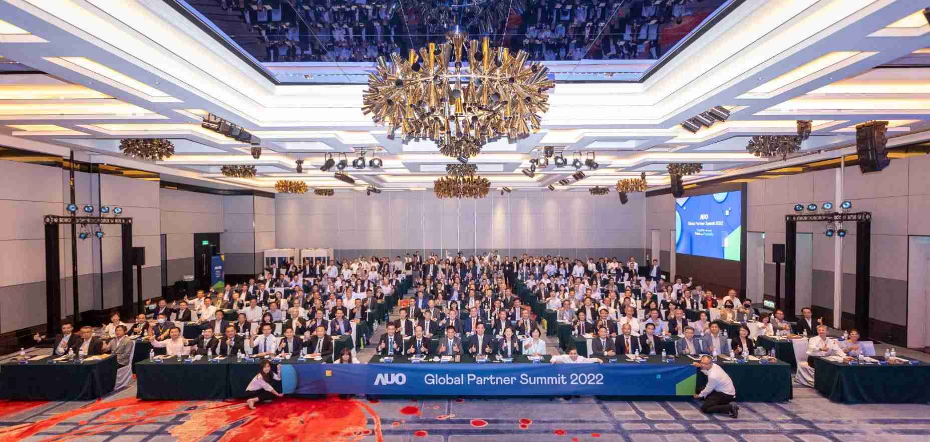 友達推動「安心、、創新、、用心、、、同心、、、、盡心」五星職旅，，為菲籍員工打造全方位照護，，首度贏得「人權實踐與發展領袖獎」殊榮