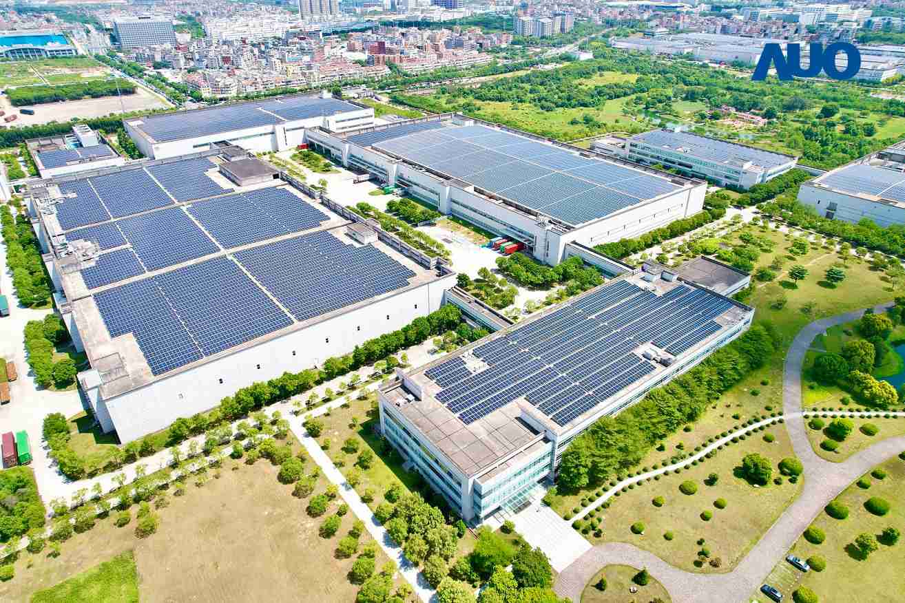 开云电子厦门推动智能制造同时，，，透过绿电创能纵深推进绿色转型，，，厂区全屋顶铺设太阳能光伏板，，每年太阳能发电 2,600多万度